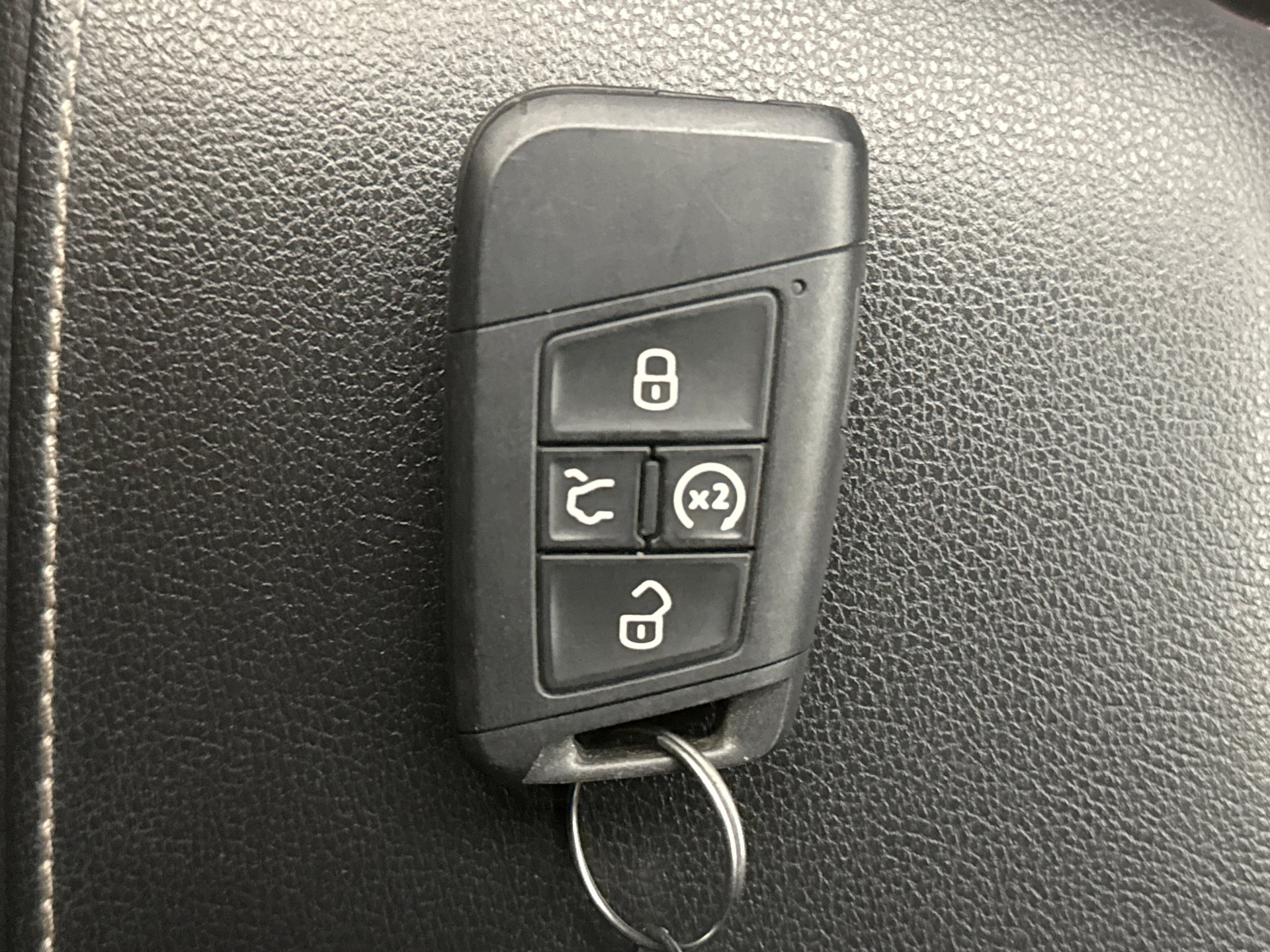 Used 2022 Volkswagen Tiguan SE R-Line AWD/4WD image 23