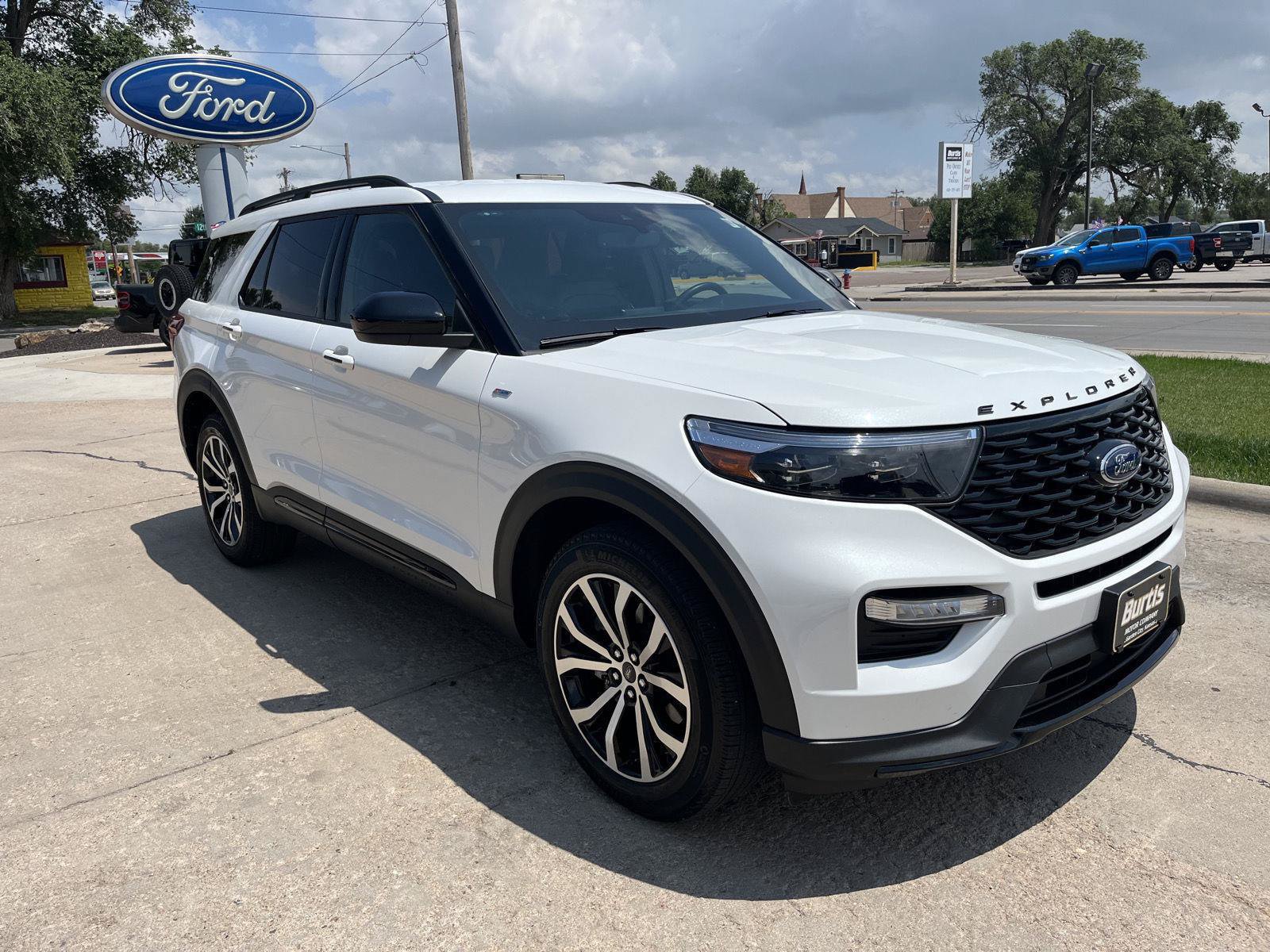 Used 2023 Ford Explorer ST-Line w/ Class IV Trailer Tow Package AWD/4WD image 4