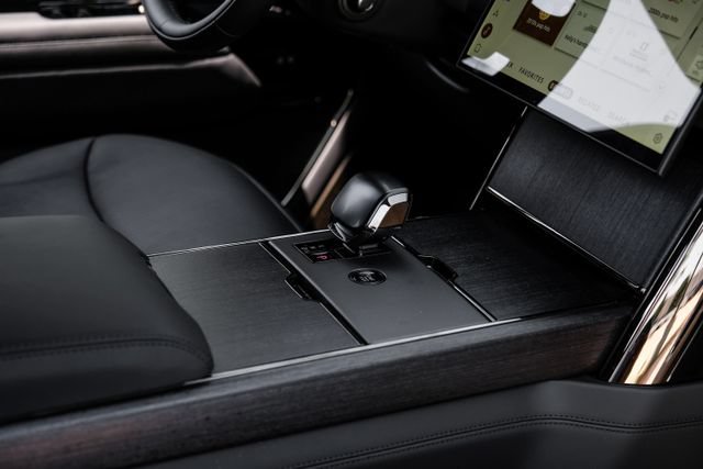 New 2026 Land Rover Range Rover SV AWD/4WD image 30