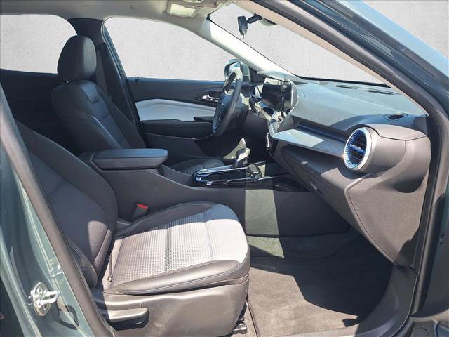 Used 2025 Chevrolet Trax LT FWD image 20