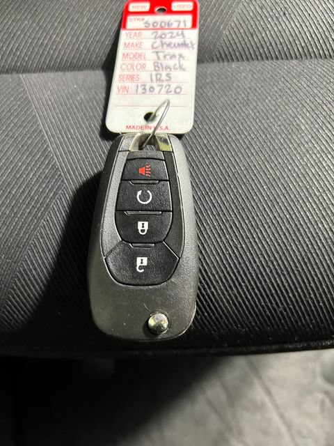 Used 2024 Chevrolet Trax RS w/ Sunroof Package FWD image 25