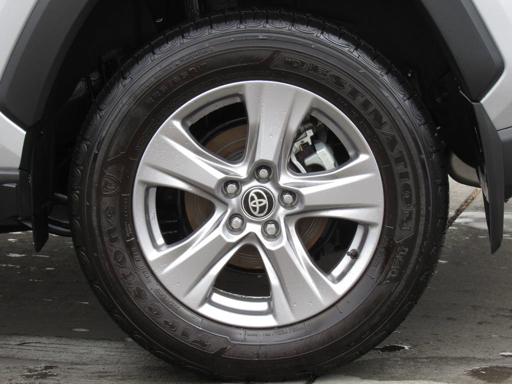 Certified 2025 Toyota RAV4 LE AWD/4WD image 33