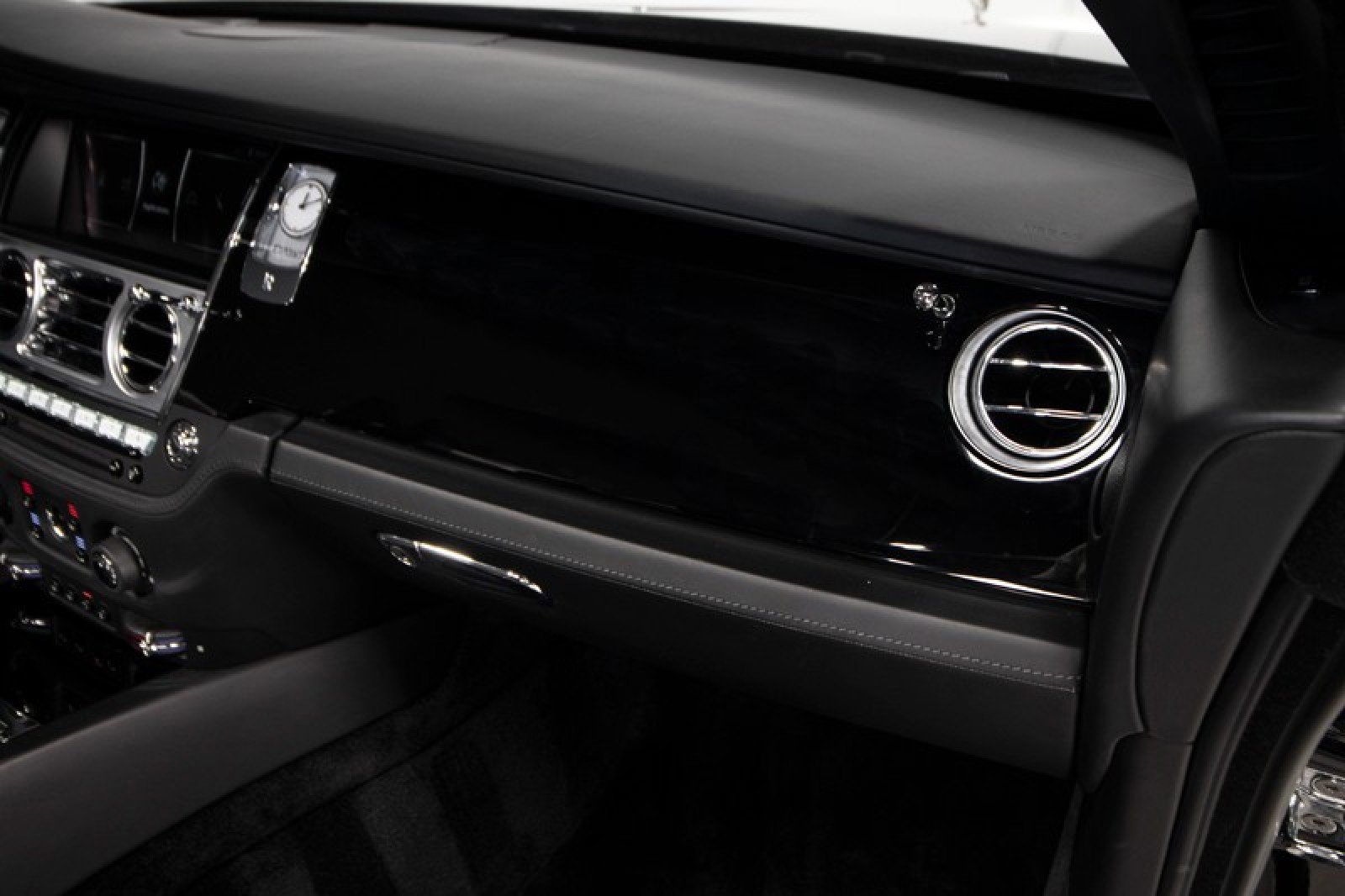 Used 2018 Rolls-Royce Dawn image 47