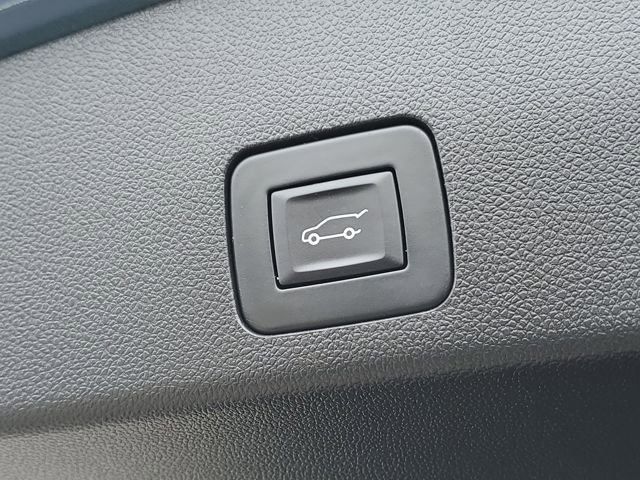 Used 2024 Buick Encore GX Avenir w/ Avenir Technology Package image 38