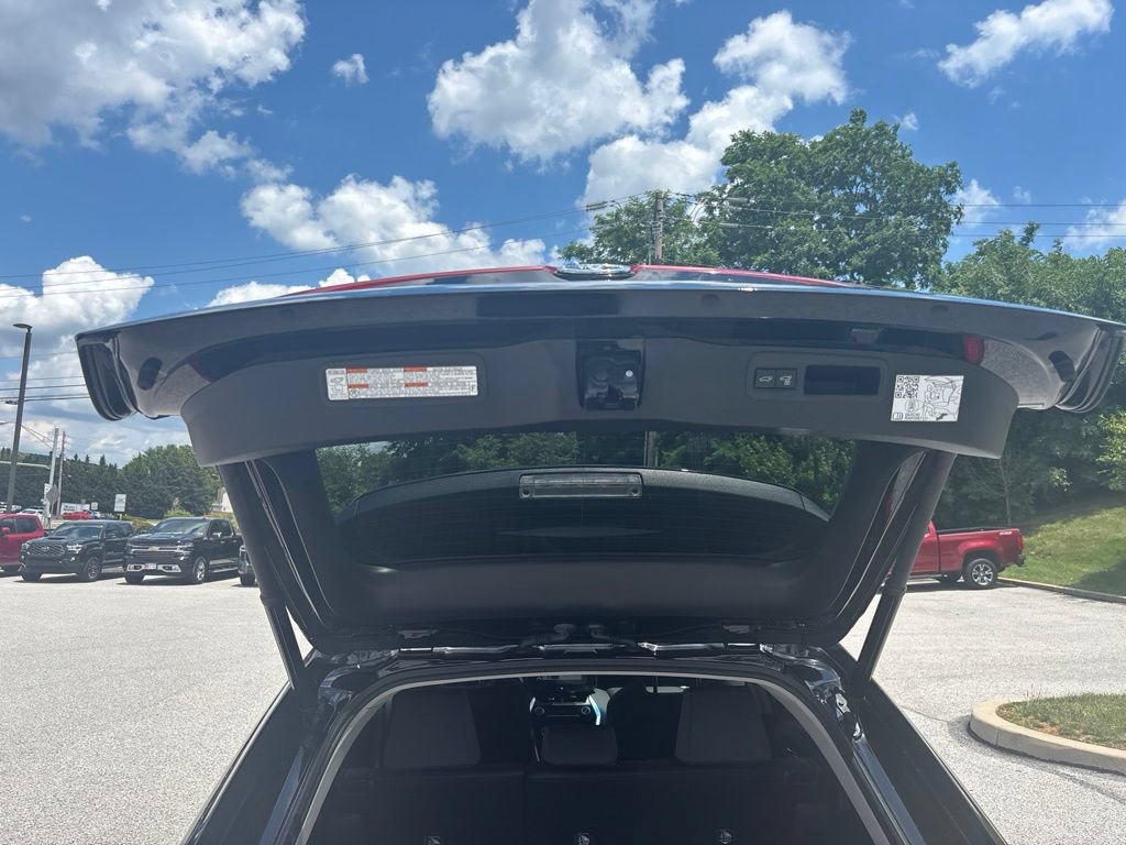 Used 2023 Toyota Venza LE AWD/4WD image 12