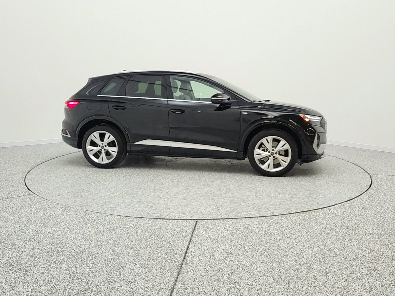 Used 2023 Audi Q4 e-tron Prestige w/ 20" Wheel Package image 4