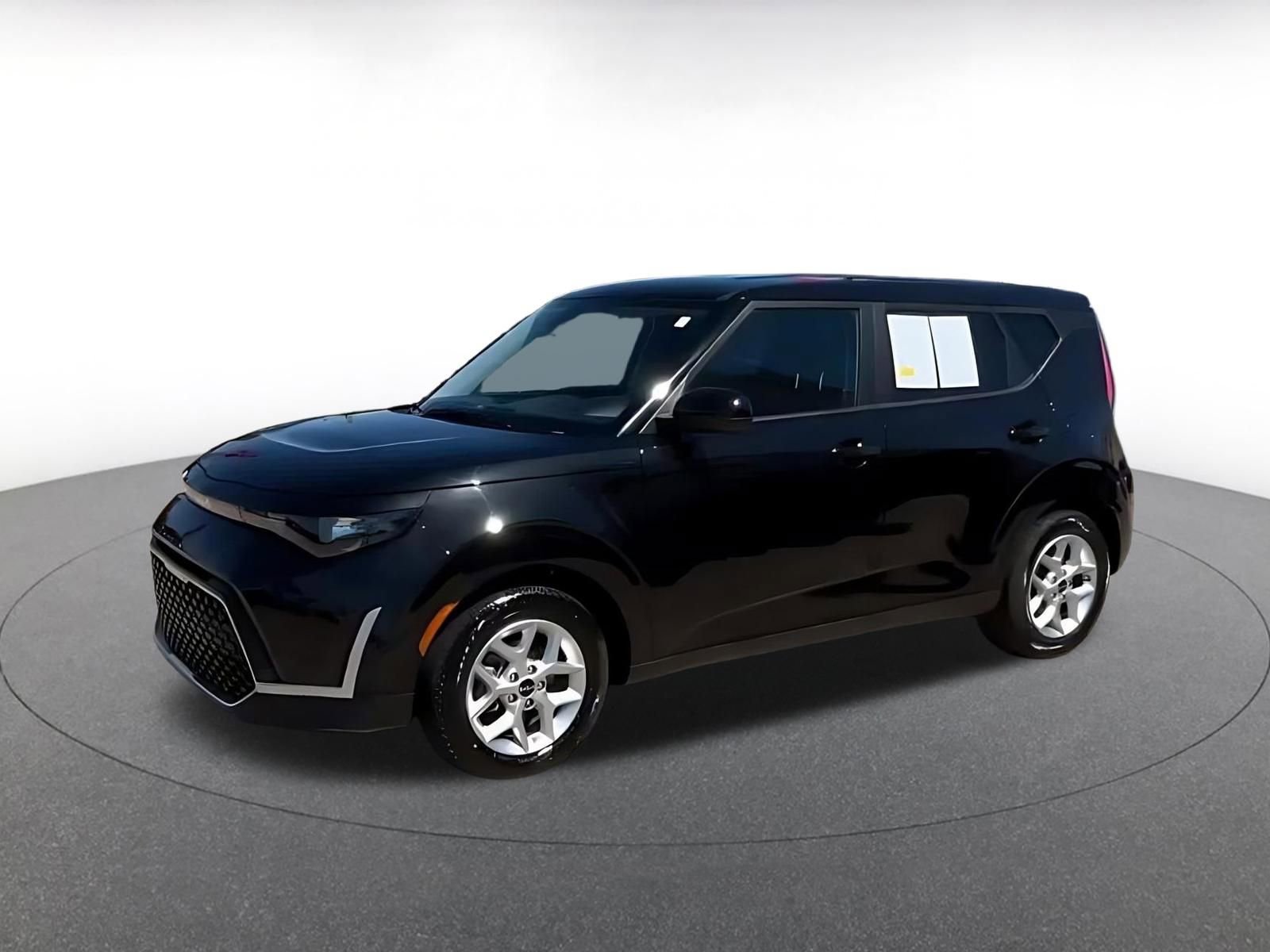 Used 2025 Kia Soul LX w/ LX Technology Package image 3