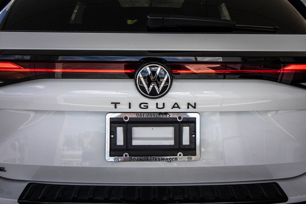 Certified 2026 Volkswagen Tiguan SE R-Line FWD image 15