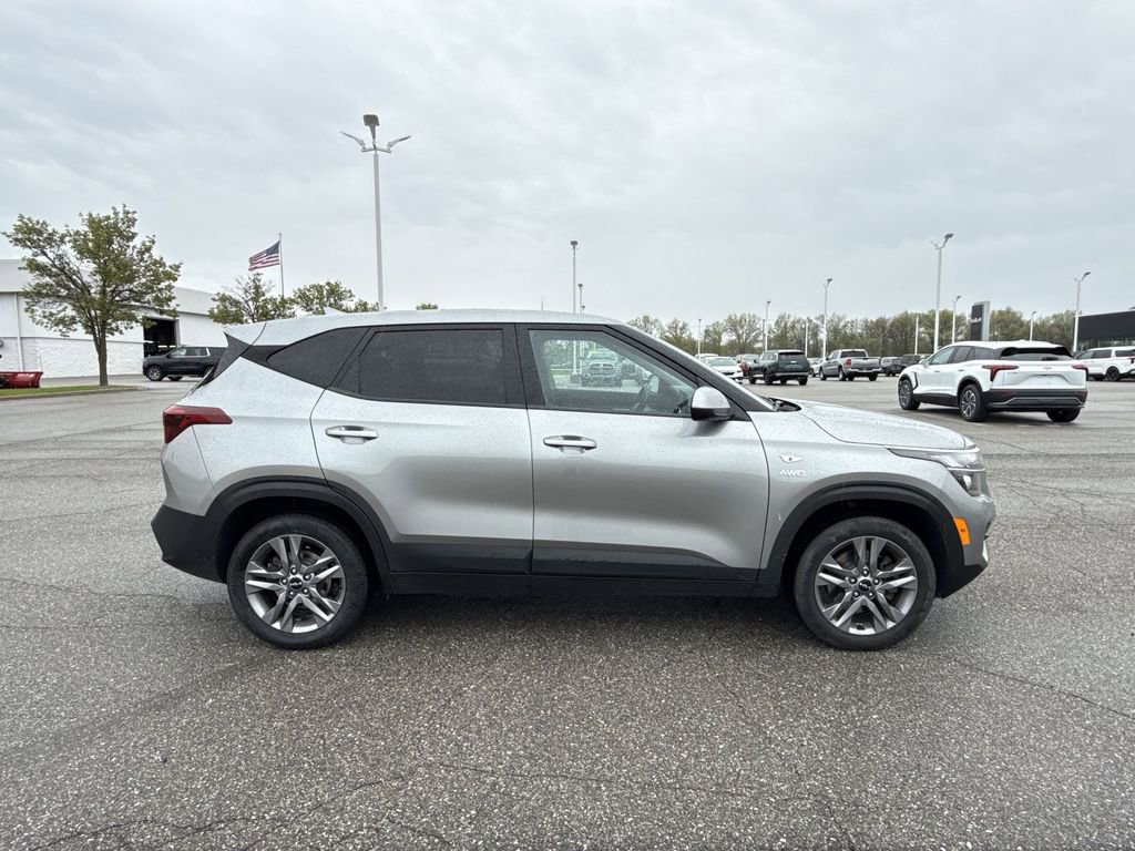 Used 2023 Kia Seltos LX AWD/4WD image 9