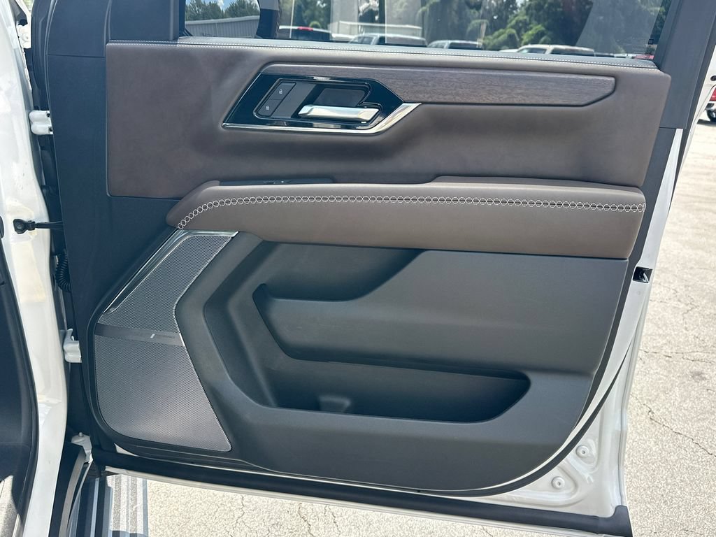 Used 2025 GMC Yukon XL Denali Ultimate w/ LPO, Floor Liner Package AWD/4WD image 15