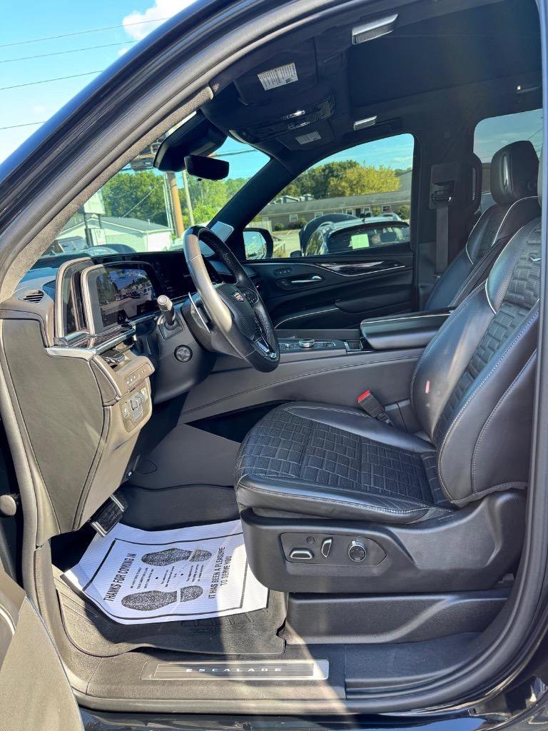 Used 2023 Cadillac Escalade ESV V image 12