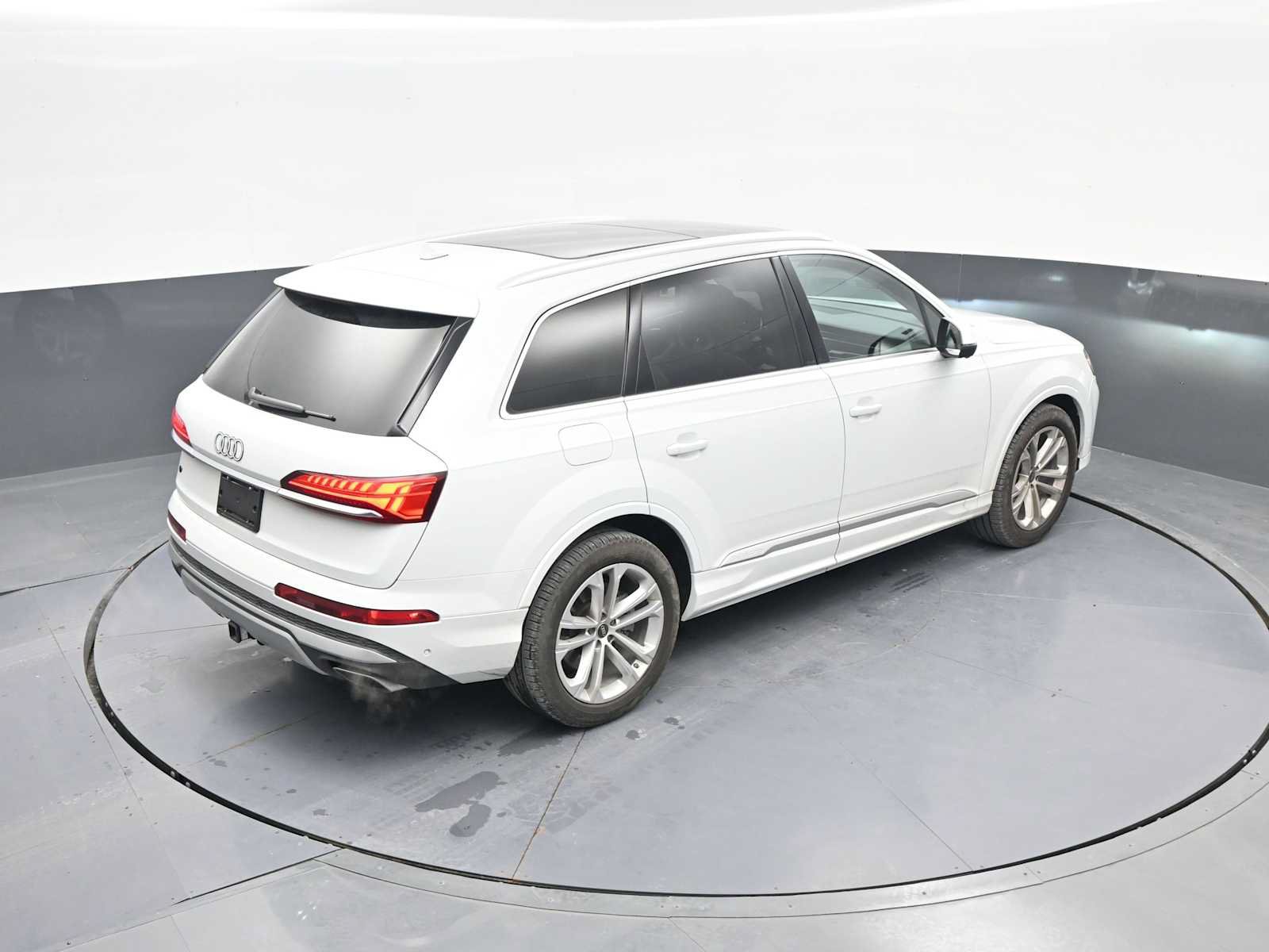 Used 2025 Audi Q7 3.0T Prestige w/ Prestige Package AWD/4WD image 32