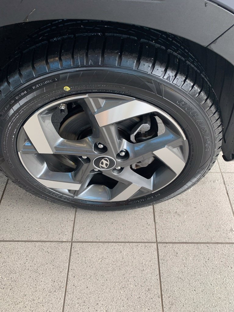 Certified 2022 Hyundai Venue Limited FWD image 17