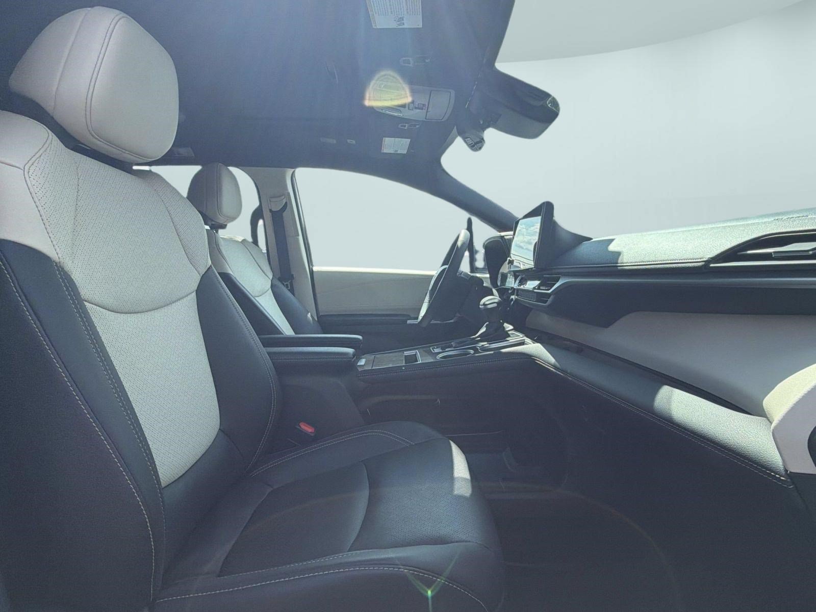 Used 2025 Toyota Sienna Platinum AWD/4WD image 24
