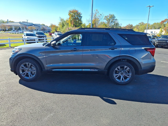 Certified 2025 Ford Explorer Active w/ Active Comfort Package AWD/4WD image 7