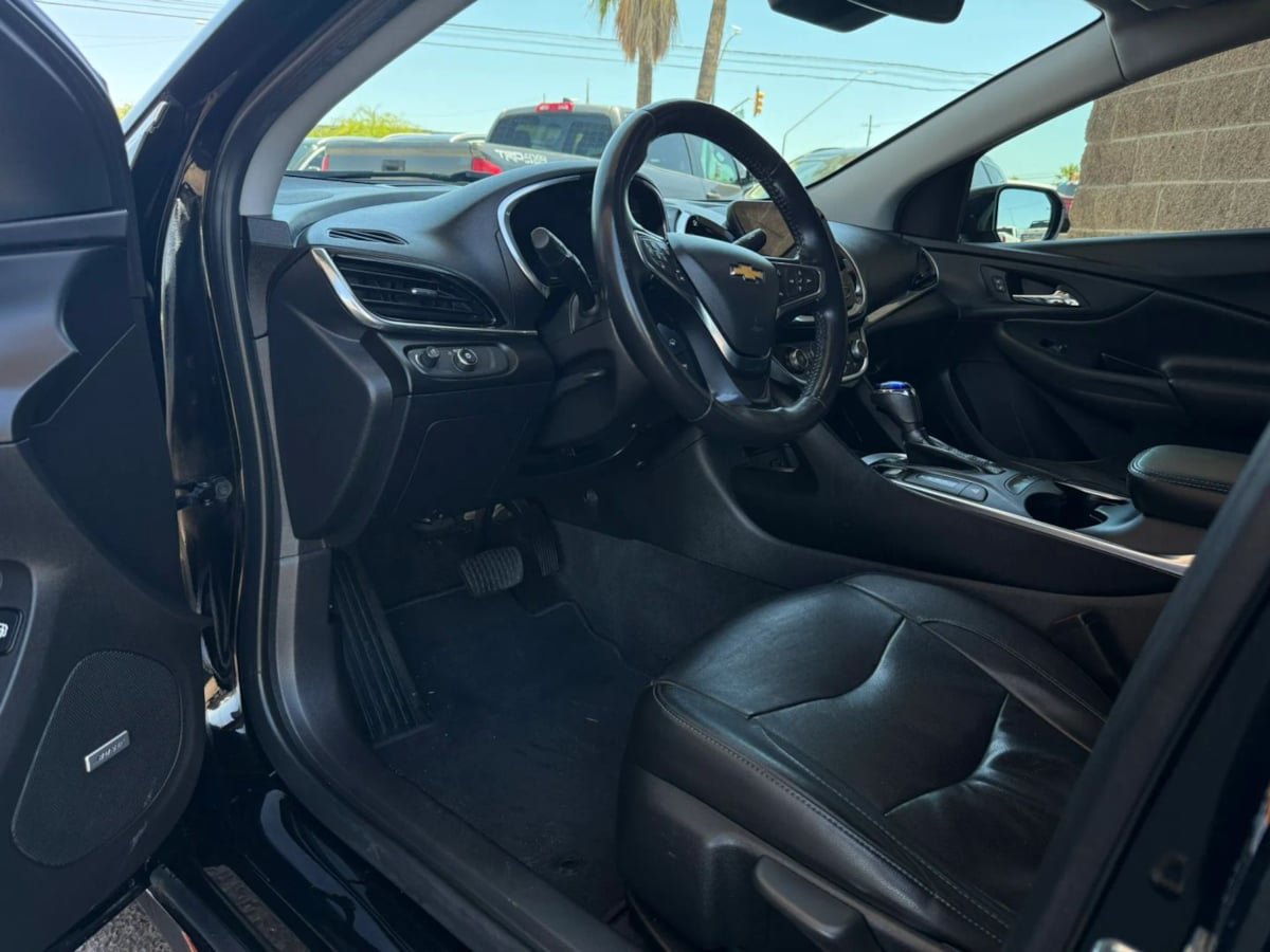 Used 2018 Chevrolet Volt Premier w/ Driver Confidence Package FWD image 39
