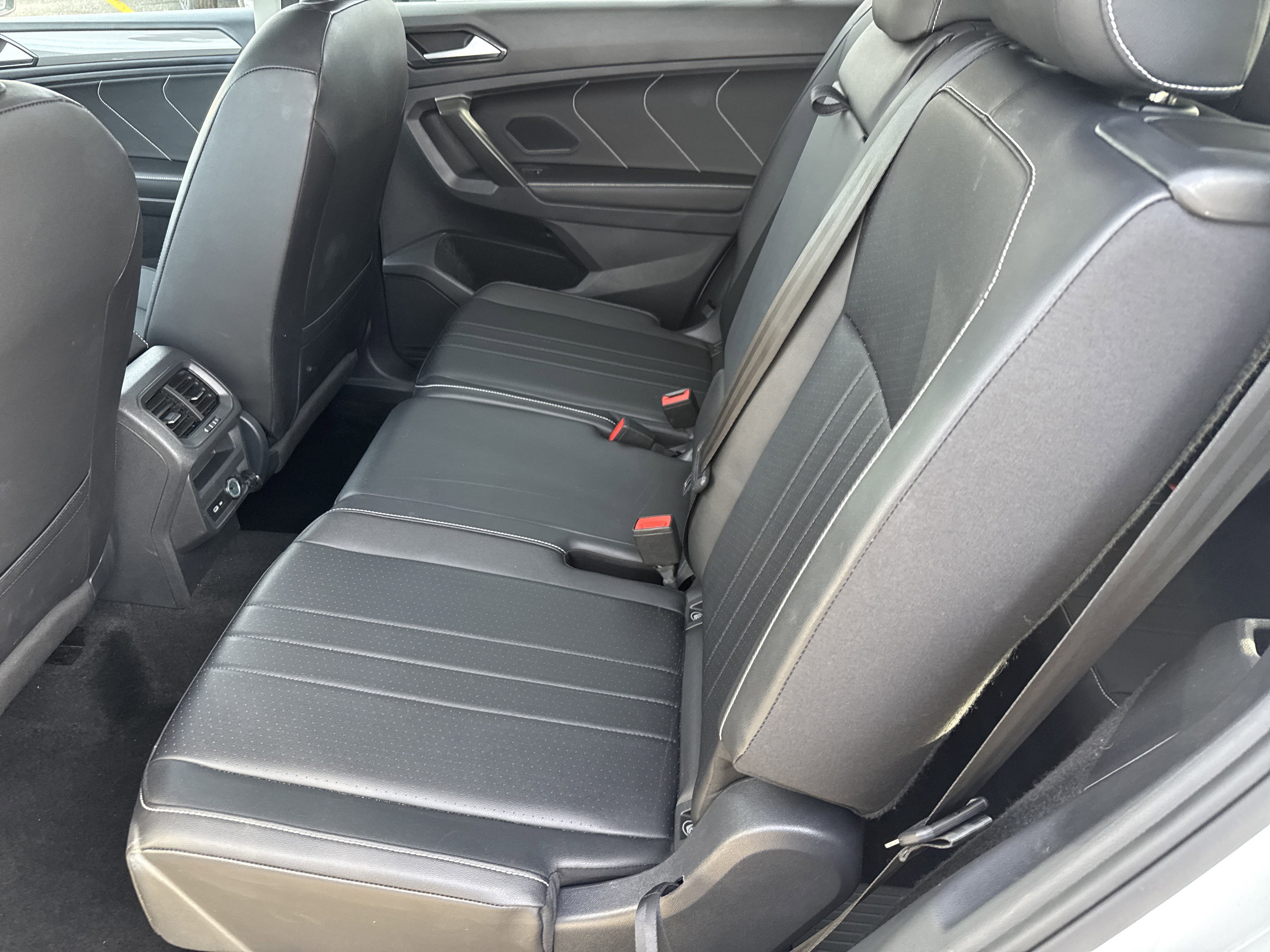 Used 2024 Volkswagen Tiguan SE image 6