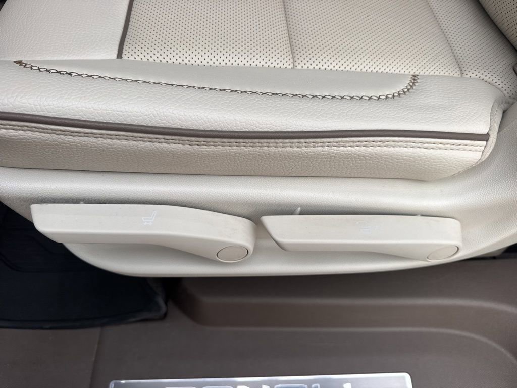 Used 2022 GMC Yukon XL Denali w/ Denali Premium Package image 37