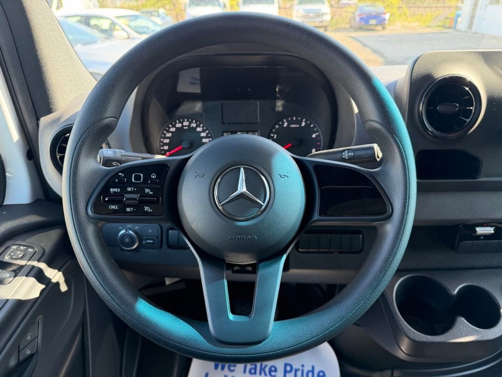 Used 2022 Mercedes-Benz Sprinter 2500 image 16