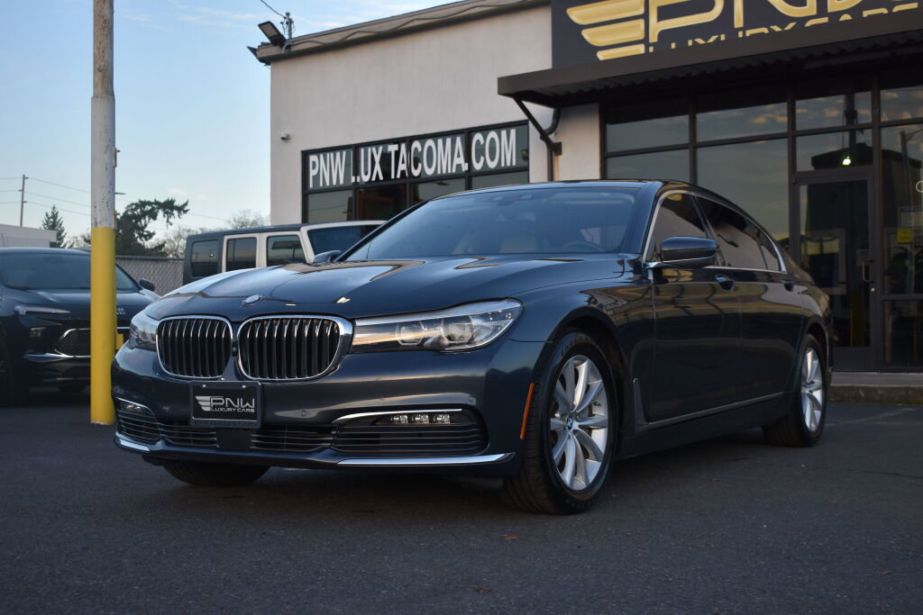 Used 2017 BMW 740i image 5