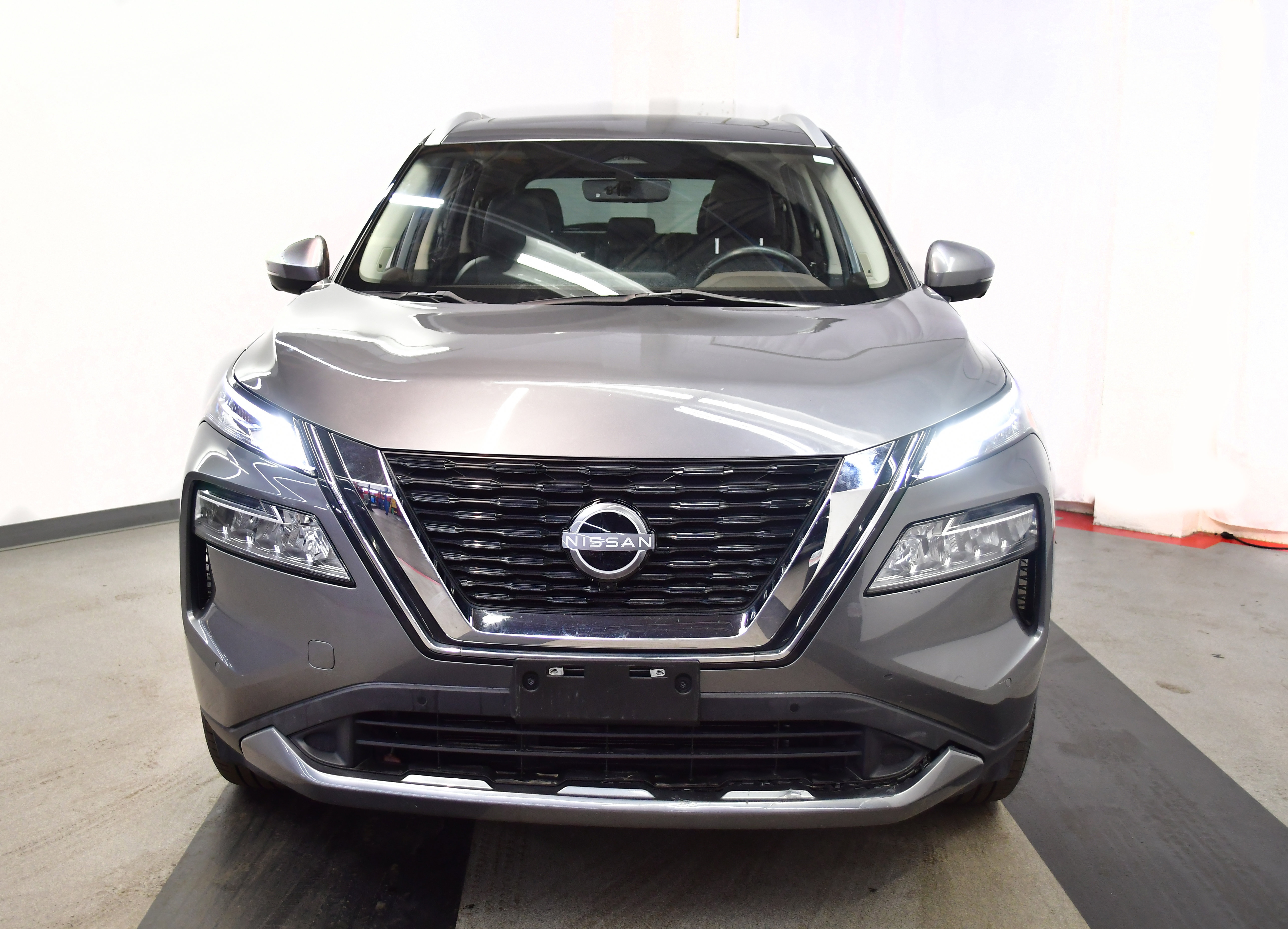 Used 2023 Nissan Rogue SL w/ SL Premium Package image 4