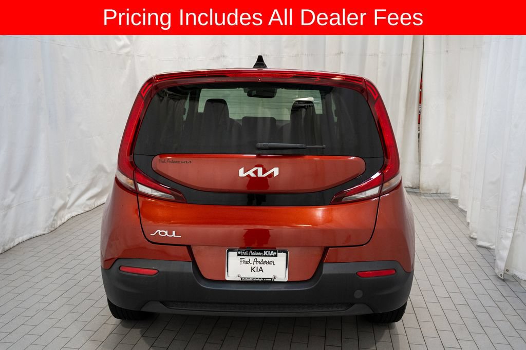 Used 2022 Kia Soul LX w/ Technology Package FWD image 4