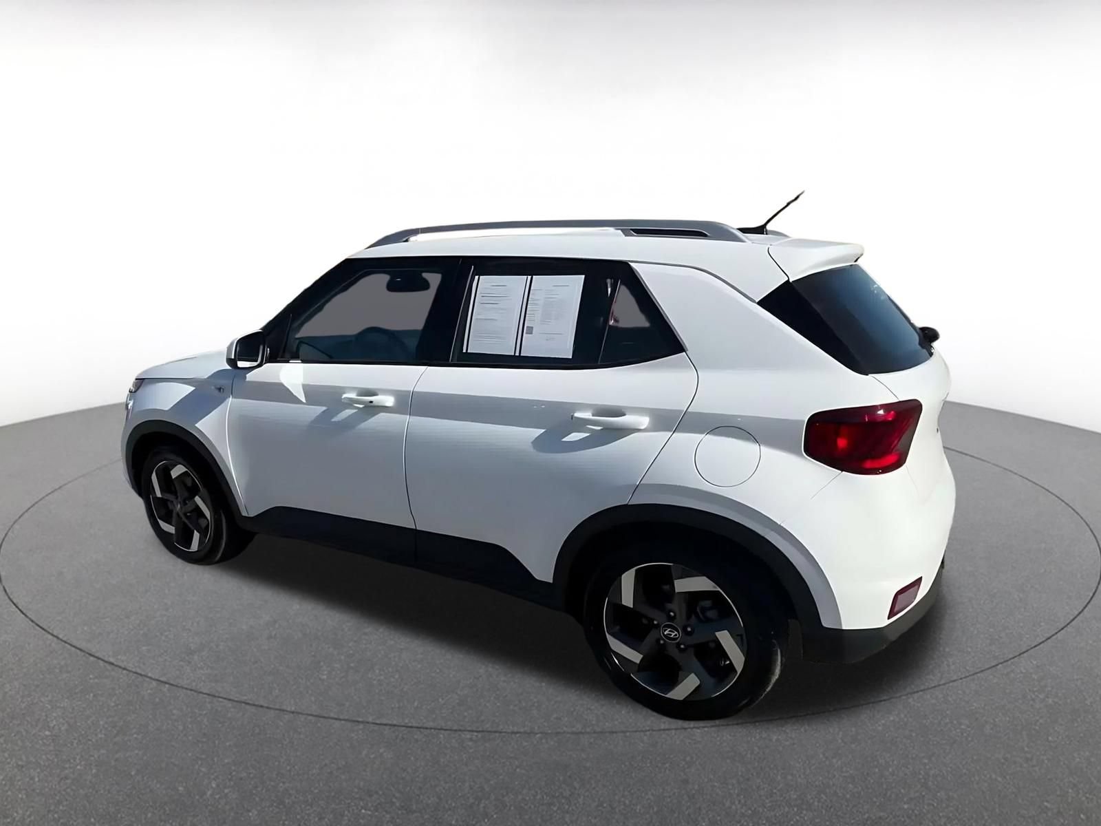Used 2026 Hyundai Venue SEL FWD image 9