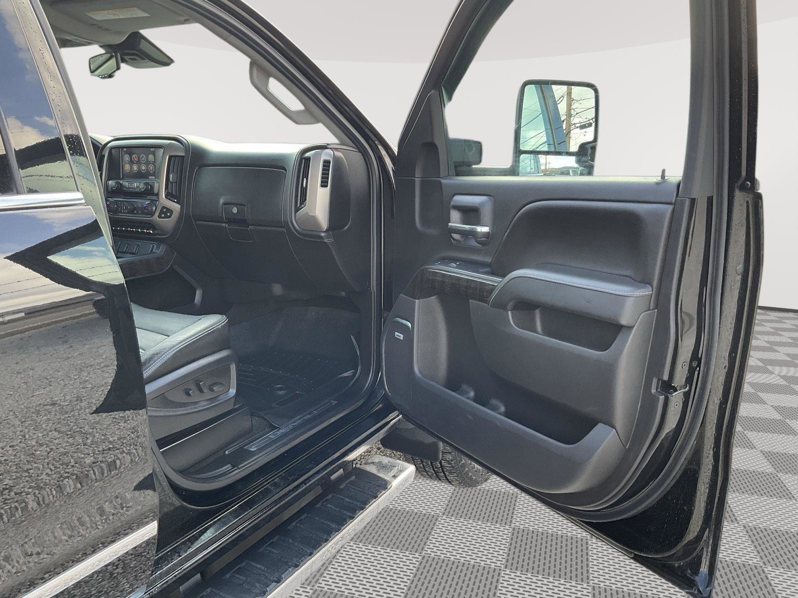 Used 2016 GMC Sierra 2500 Denali w/ Duramax Plus Package image 15