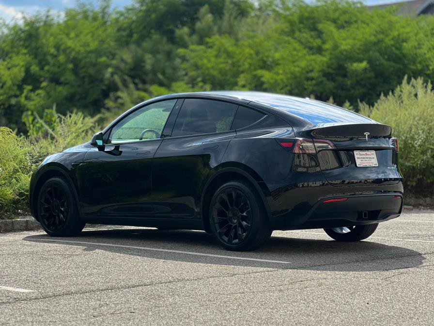 Used 2022 Tesla Model Y Long Range image 7