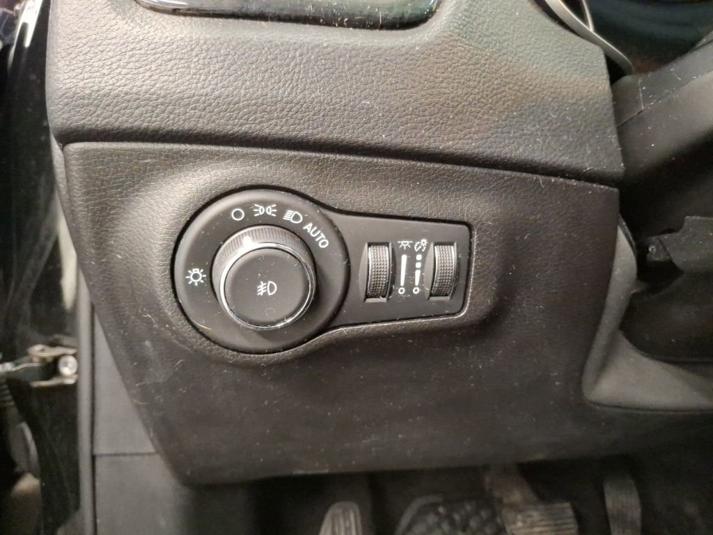 Used 2020 Jeep Compass Altitude image 23