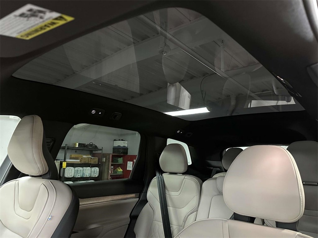 Used 2025 Volvo EX90 Plus image 12