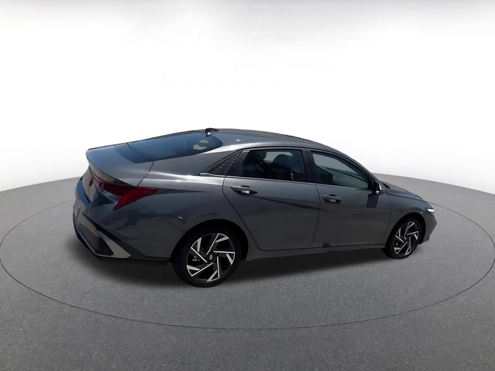 Used 2025 Hyundai Elantra Limited FWD image 15