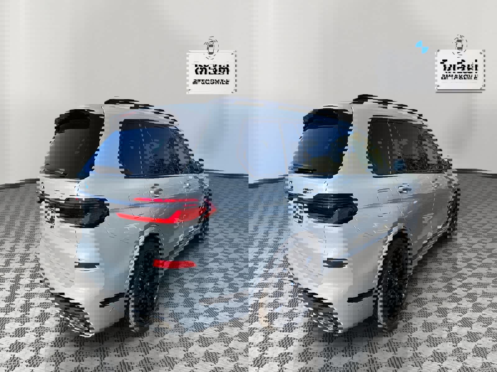 New 2026 BMW X7 xDrive40i w/ Executive Package image 3