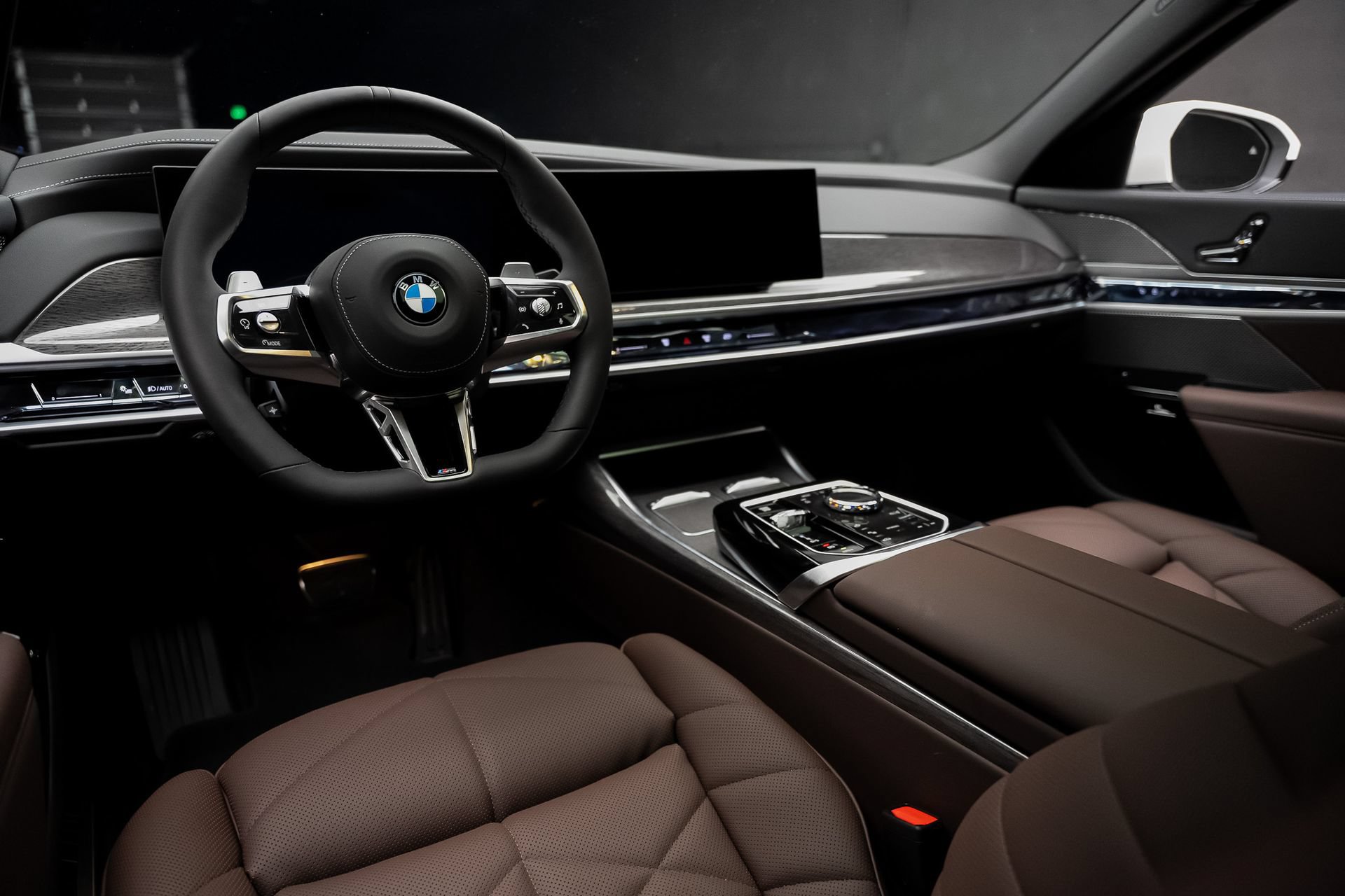 Used 2026 BMW 740i RWD image 2