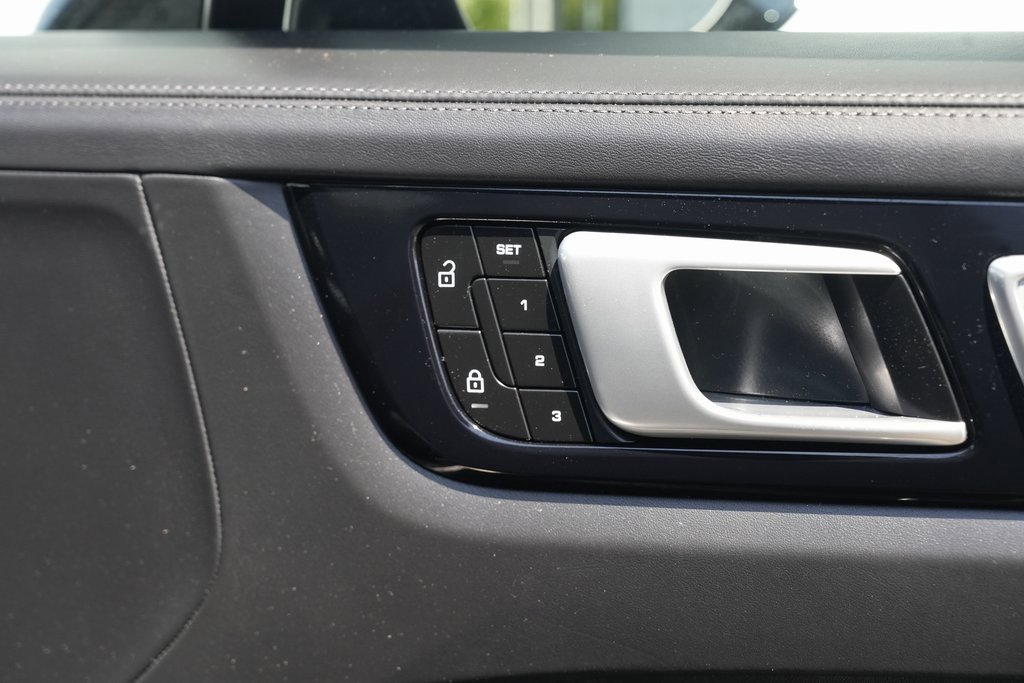 Used 2022 Porsche Cayenne Turbo image 38