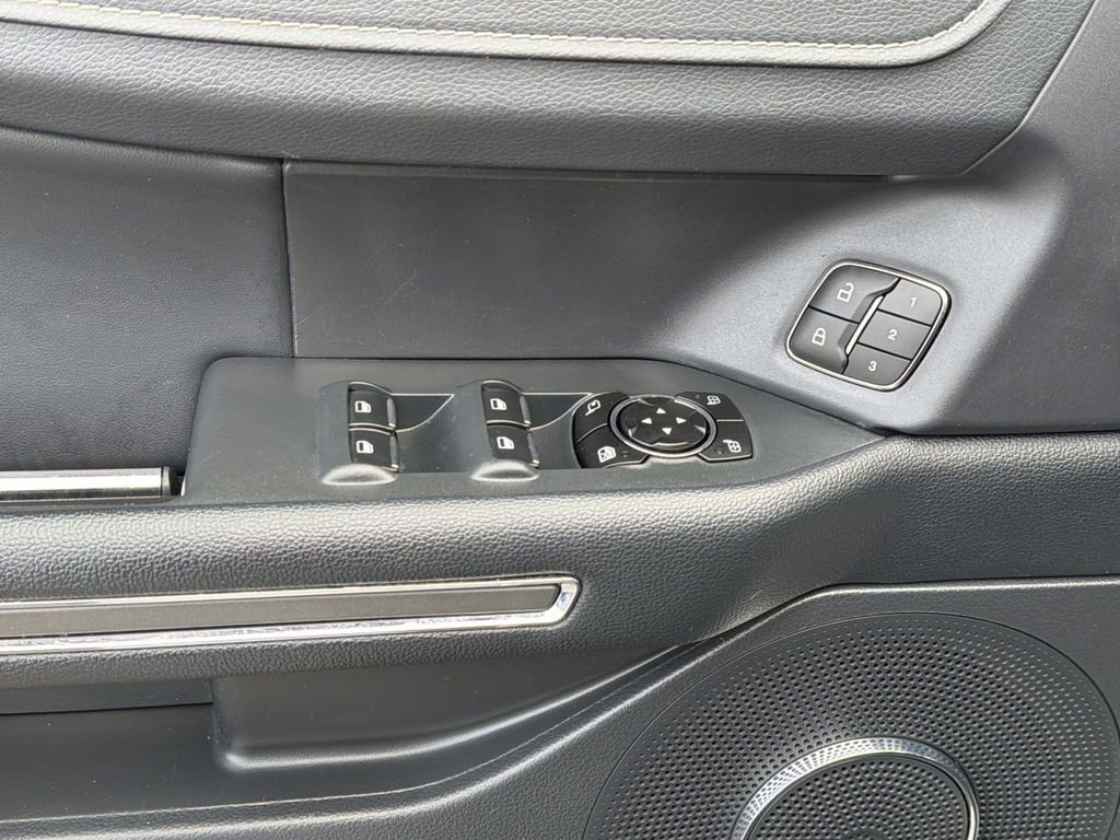 Used 2023 Ford Expedition Max XLT image 15