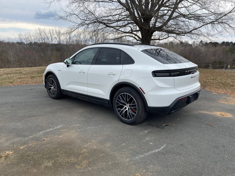 New 2025 Porsche Macan 4S Electric image 3