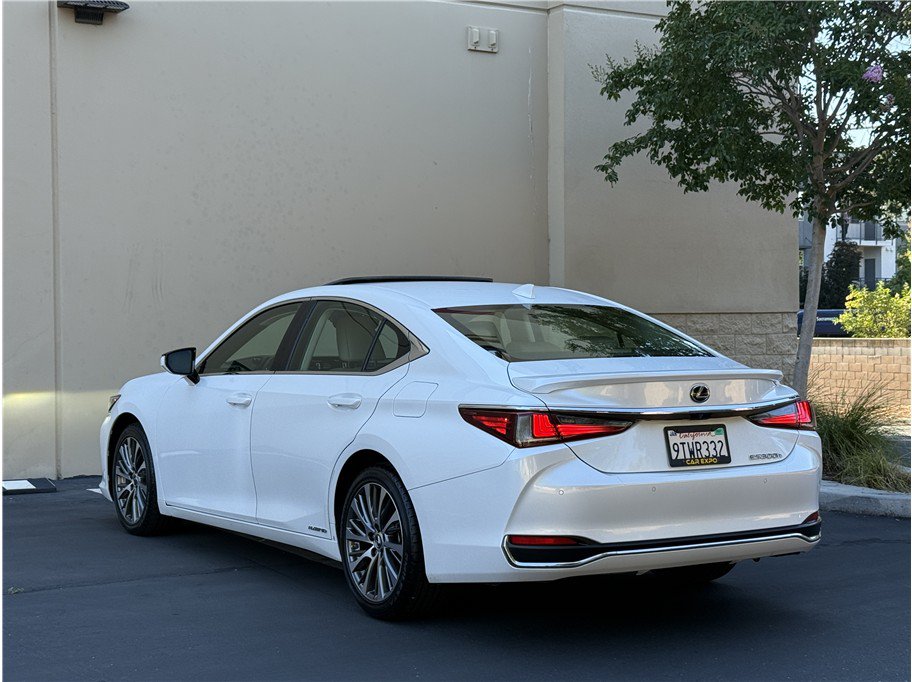 Used 2019 Lexus ES 300h w/ Premium Package FWD image 4