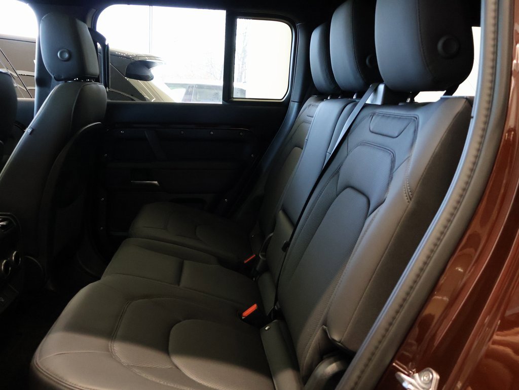 New 2025 Land Rover Defender 130 X-Dynamic SE image 11