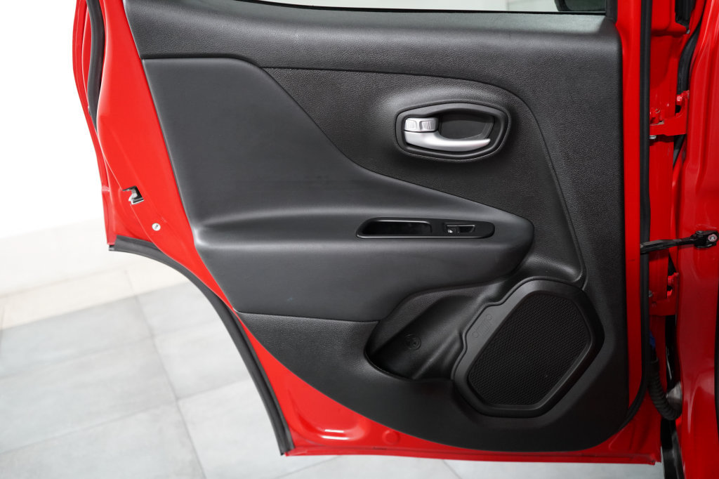 Certified 2023 Jeep Renegade Latitude AWD/4WD image 29