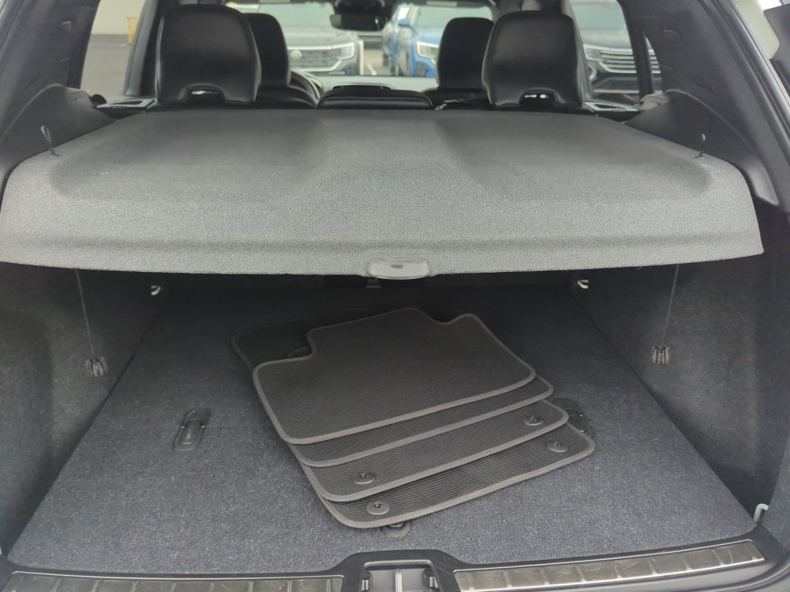 Used 2021 Volvo XC40 T5 R-Design w/ Climate Package image 32