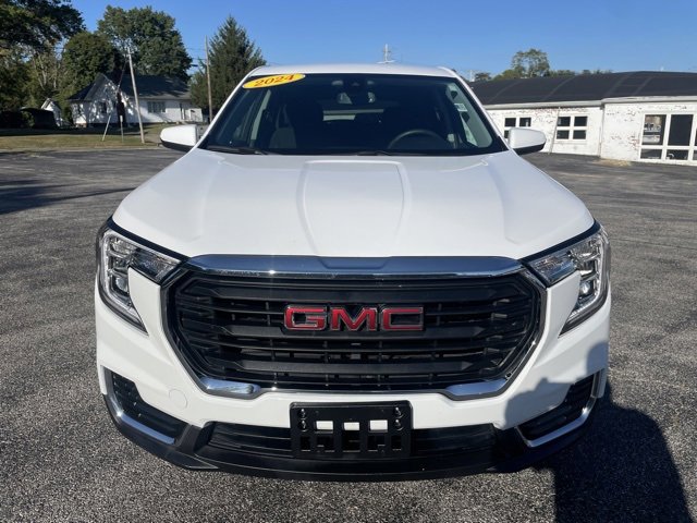 Used 2024 GMC Terrain SLE image 2