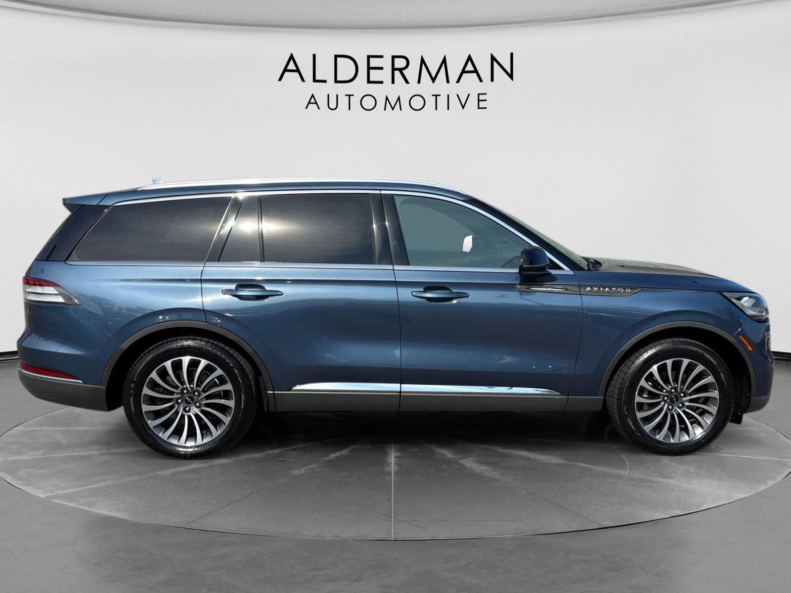Used 2020 Lincoln Aviator Reserve w/ Elements Package Plus AWD/4WD image 6