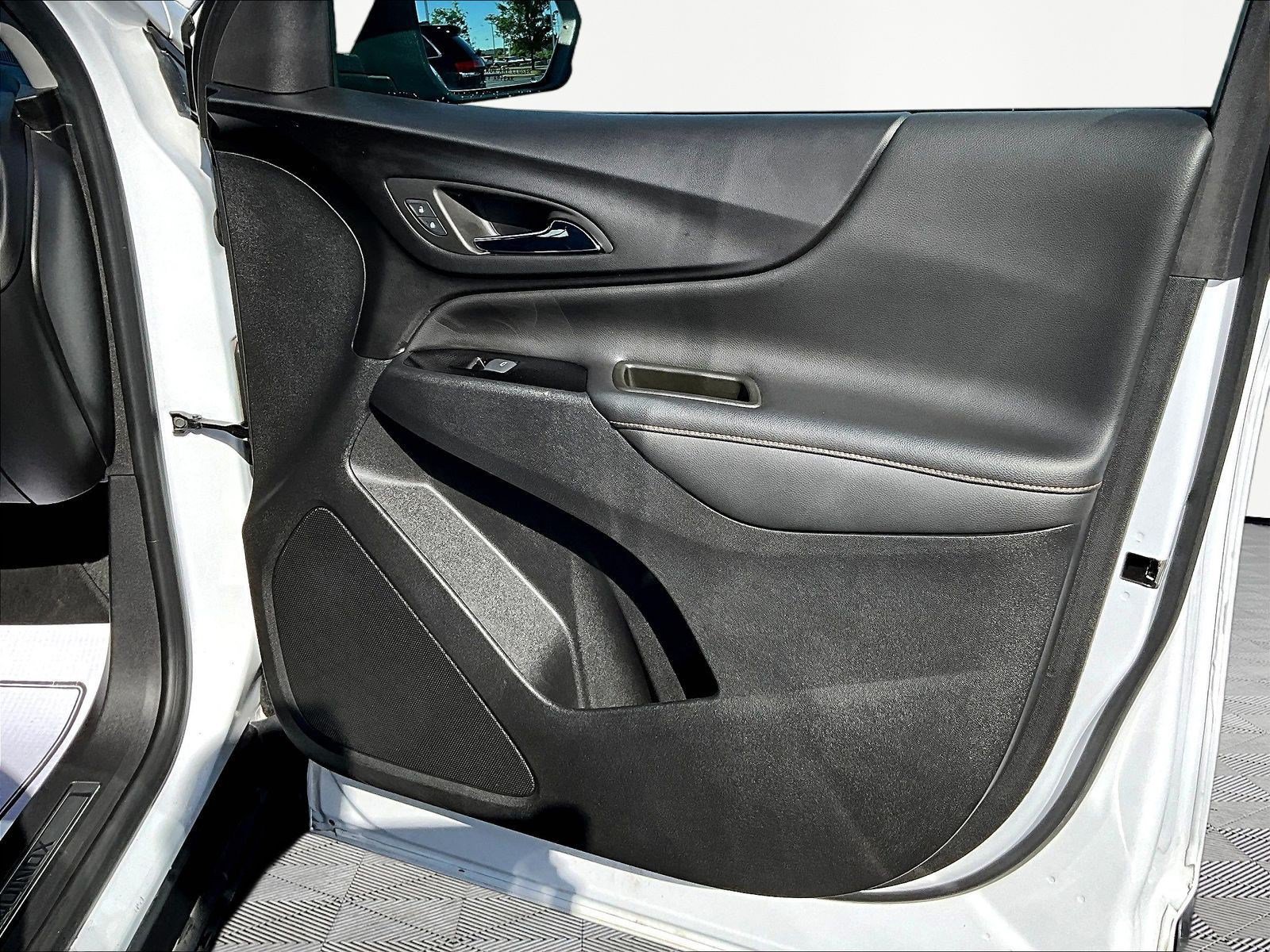 Used 2023 Chevrolet Equinox Premier FWD image 28
