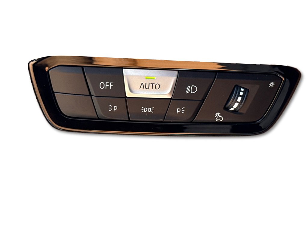 New 2025 BMW 330i Sedan w/ Convenience Package image 24