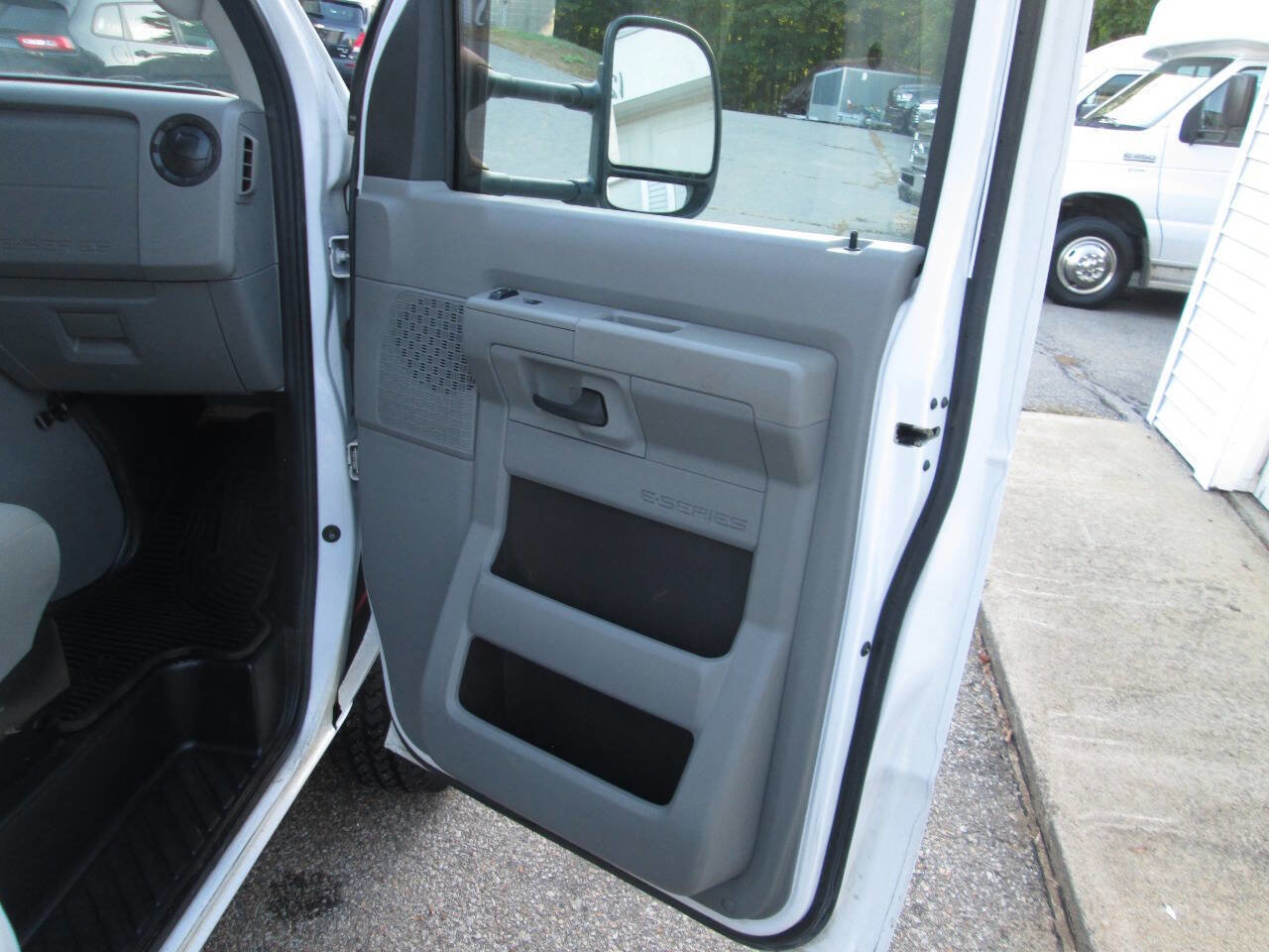 Used 2021 Ford E-350 and Econoline 350 Super Duty w/ Power Windows & Locks Group image 17