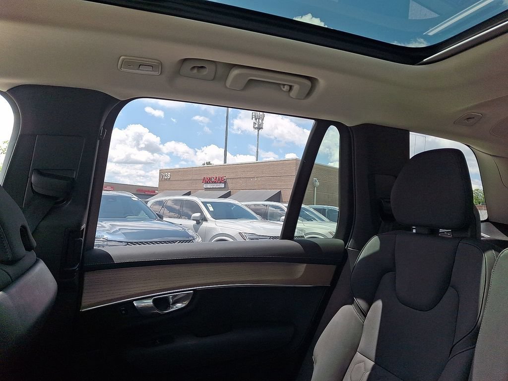 Certified 2026 Volvo XC90 B6 Plus AWD/4WD image 12