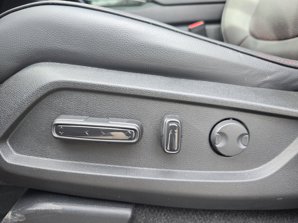 Used 2025 Honda Pilot Black Edition image 13