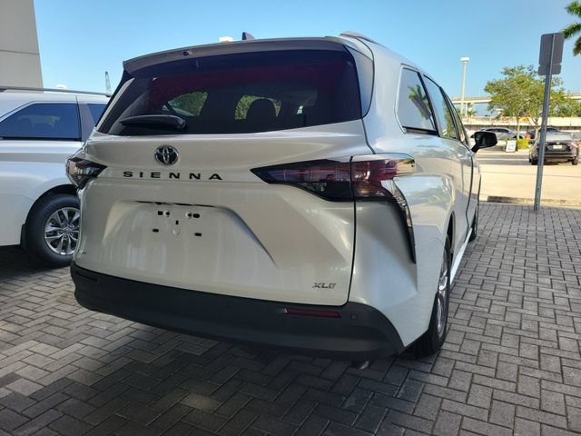 New 2026 Toyota Sienna XLE FWD image 4