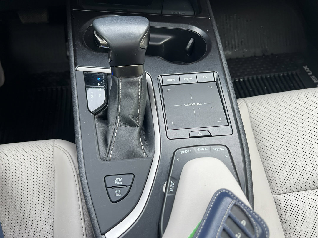 Used 2020 Lexus UX 250h w/ Premium Package image 23